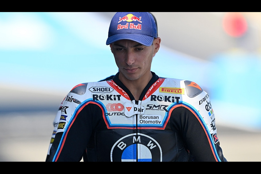 Toprak Razgatlıoğlu şanssız kaza yaptı! Şampiyonluk son yarışa kaldı!