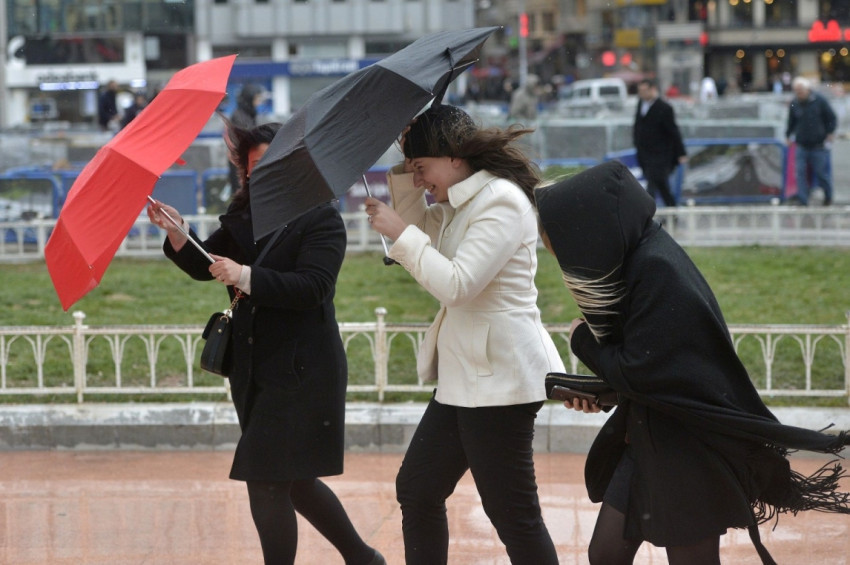 İstanbulda 27 Ekim pazartesi şiddetli yağış ve fırtına  bekleniyor