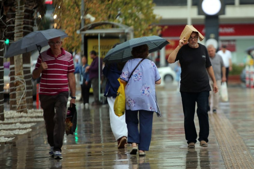 Türkiyede bu hafta hava durumu yağışlı, sıcaklıklar düşüyor