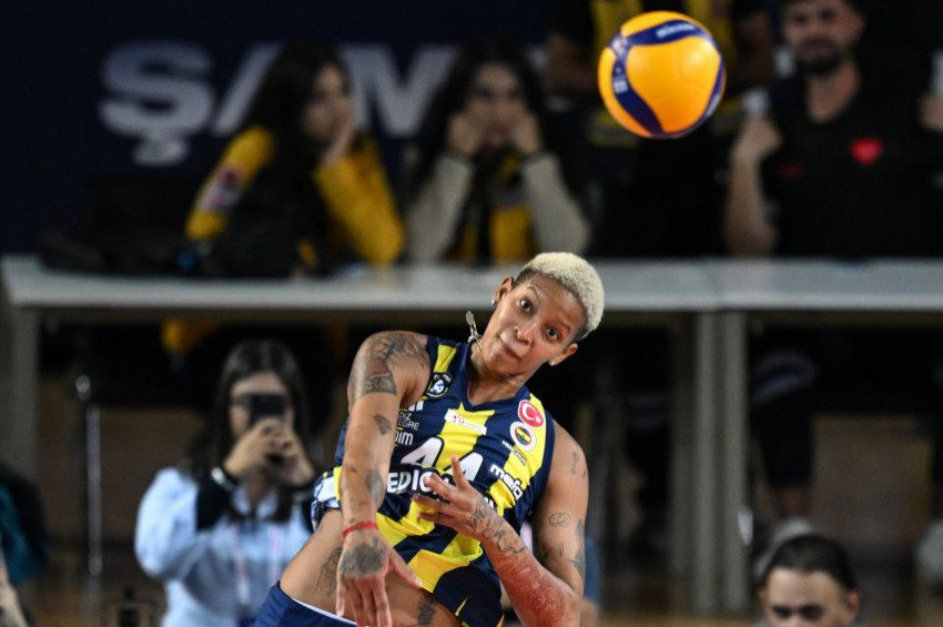 Voleybol Kadınlar Şampiyonlar Kupası VakıfBankı 3-2 yenen Fenerbahçenin oldu