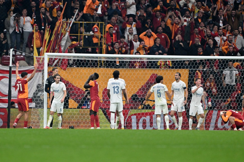 Galatasaray, Şampiyonlar Ligi maçında Union Saint-Gilloisea 1-0 yenildi.