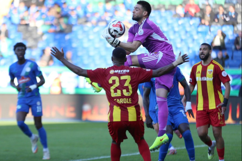 Rizespor, Kayserispora 1-0 yenilince teknik direktörü istifa etti