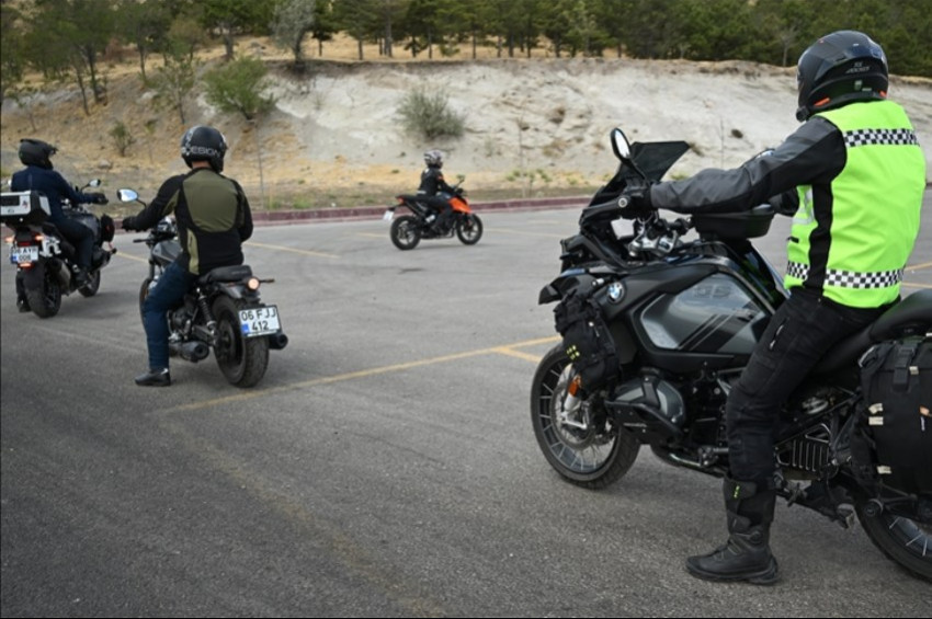 Motosiklet kullananlar artık eldiven kullanmak zorunda