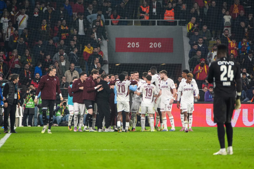 İzmirde nefes kesen maçta Trabzonspor, Göztepeyi 2-1 yendi