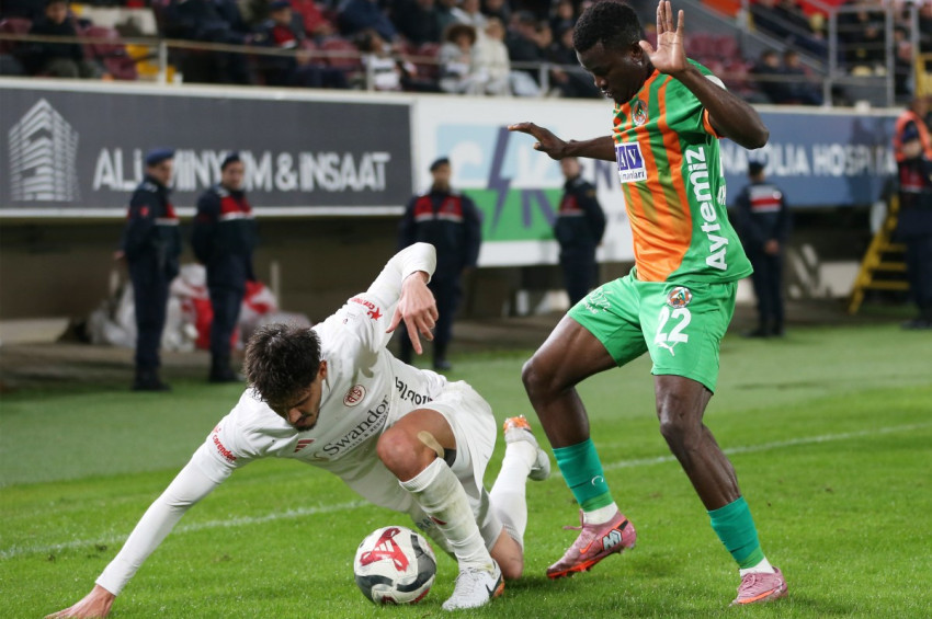 Akdeniz derbisinde Alanyaspor ile Antalyaspor yenişemedi: 0-0