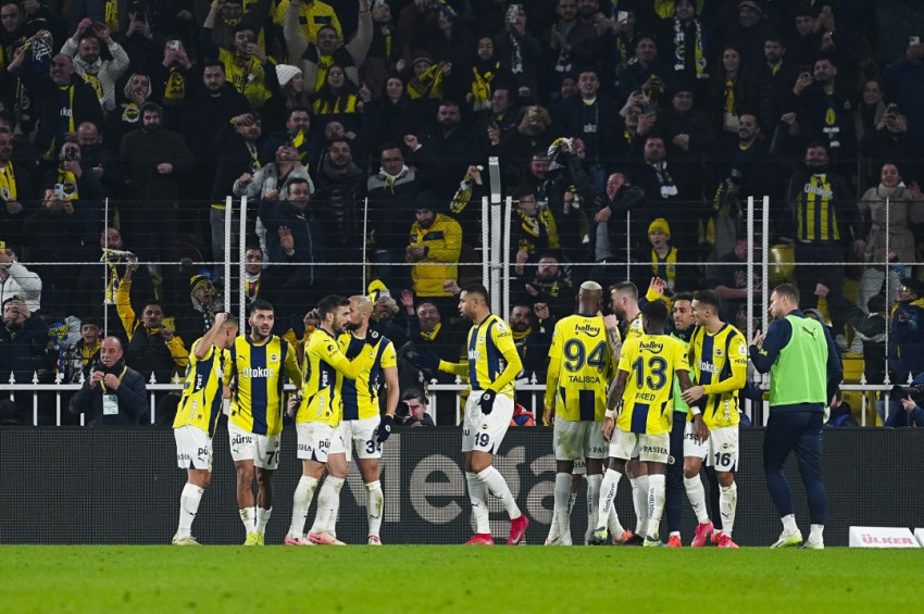 Fenerbahçe, Kasımpaşayı 3-1 yenerek takibi sürdürdü