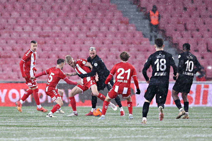 Samsundaki Karadeniz derbisinde son gülen Rizespor oldu