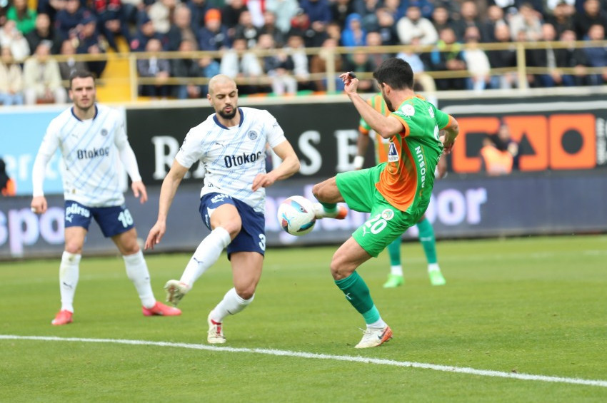 Fenerbahçe, Alanyaspor deplasmanında 3 puanı 2 golle aldı: 0-2