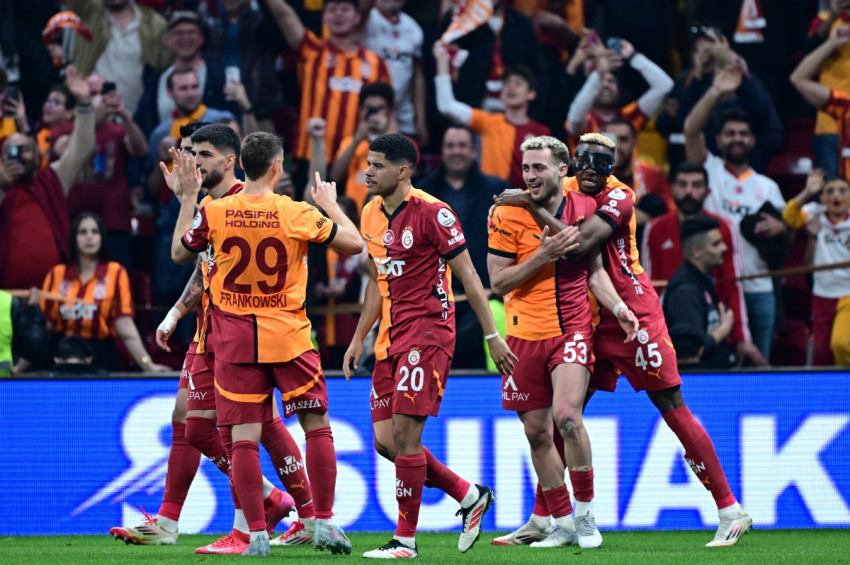 Osimhenin 3 gol attığı maçta Galatasaray,  Antalyasporu 4-0 yendi