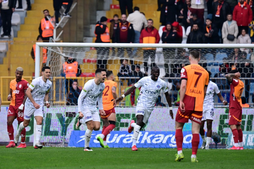 Kasımpaşa maçında Galatasaray 1 puana  razı oldu: 3-3