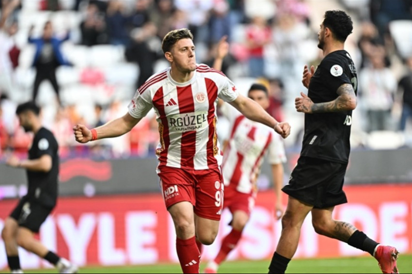 Antalyaspor, Rizesporu 2-1 mağlup etti