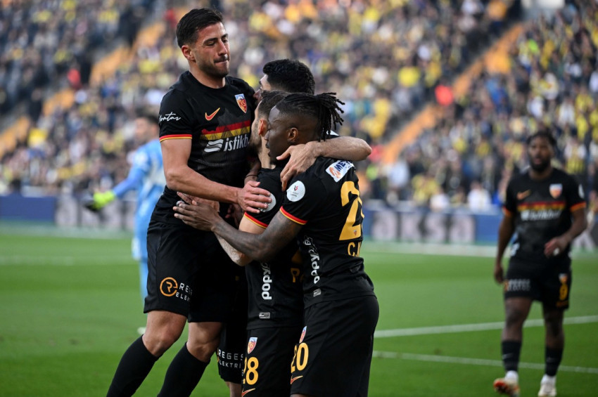 Kadıköyde Kayserispor rüzgarı esti, Fenerbahçe ağır yara aldı: 3-3