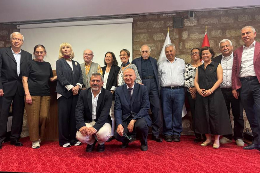 Ayşe Kulin, Orhan Kemal Roman Ödülünü aldı