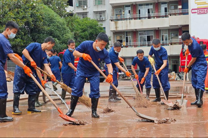 Çinde sel mevsiminin faturası yine ağır: Hunan eyaleti sular altında