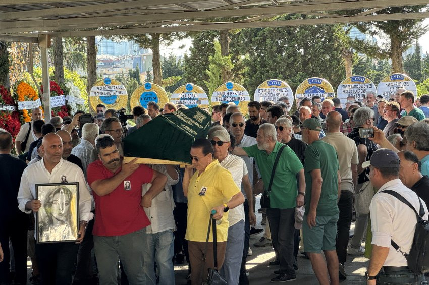 Ünlü Caz sanatçısı Rüçhan Çamay son yolculuğuna uğurlandı