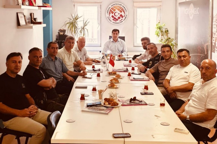 İstanbul’da Medya Diplomasisi: Azerbaycanlı Gazeteciler KGK’yı Ziyaret Etti