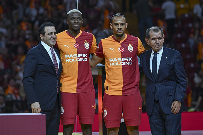 Galatasaray, Osimhen ve Sane için imza töreni düzenledi ve yeni sezon formalarını tanıttı