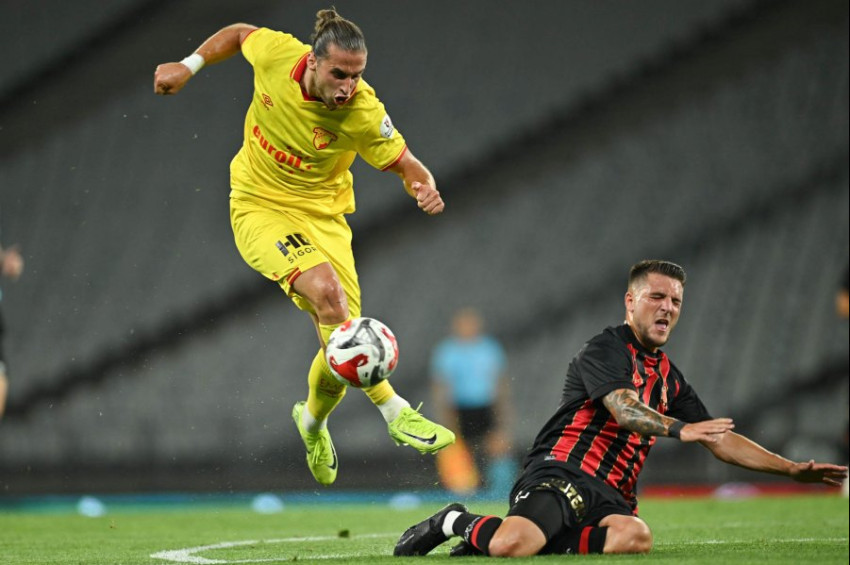 Göztepe, İstanbulda Fatih Karagümrükten 3 puanı 2 golle aldı