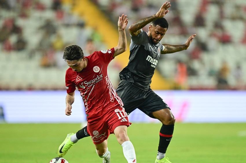 Antalyaspor, evinde Fatih Karagümrüke 2-1 yenildi