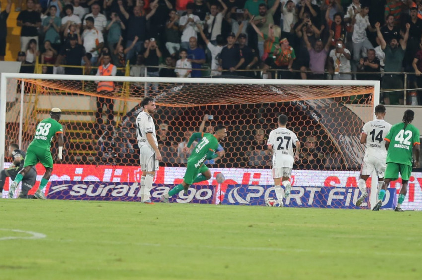 Alanyaspor, Beşiktaşa fırsat vermedi: 2-0