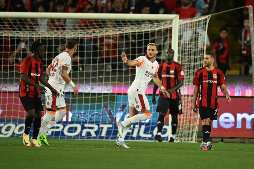Galatasaray Süper Ligin açılış maçında Gaziantepi 3 -0 yendi