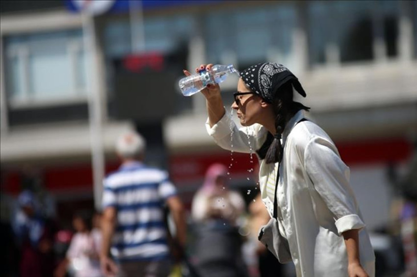 Türkiyede hava sıcaklıkları 45 dereceye yaklaştı: 40 dereceyi aşan il sayısı 22 oldu
