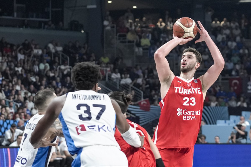 12 Dev Adam EuroBaskette finalde: Türkiye,  Yunanistanı bozguna uğrattı 68 - 94