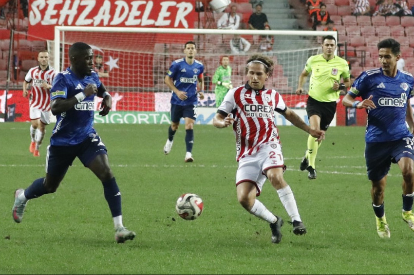 Samsunspor ile Kasımpaşa golsüz maçta puanları paylaştı