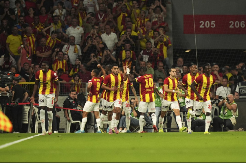Göztepe, İzmirde Beşiktaşı sahadan sildi: 3-0