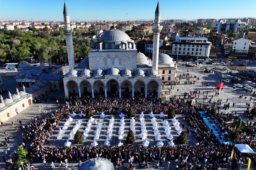 Konya Mistik Müzik Festivali, Mevlana Meydanında sema gösterisi ile başladı