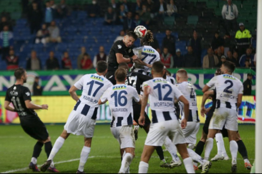 Rizespor, Kasımpaşaya uzatma dakikalarında yediği golle yenildi: 2-1
