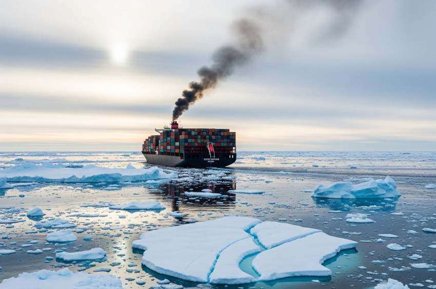 Ticaret rotaları artarken Arktik’in buzdan kalbi eriyor