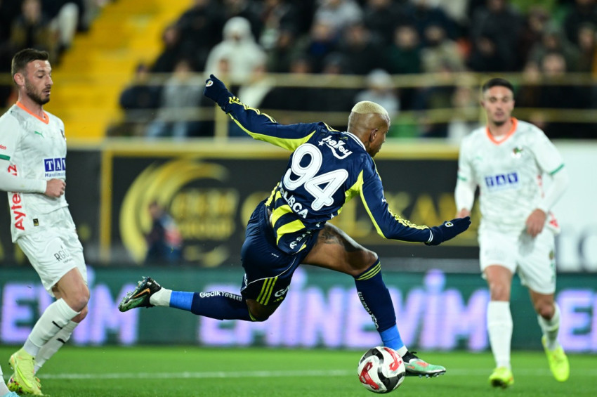Fenerbahçe, Alanyasporla girdiği gol düellosundan galip çıktı: 3-2