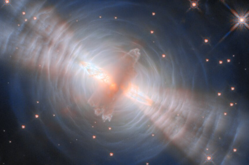 Yumurta Nebulasında ışık ve gölgenin dramatik etkileşimi