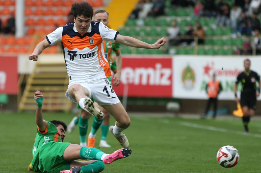 Başakşehir, deplasmanda Alanyasporu 2-1 yendi