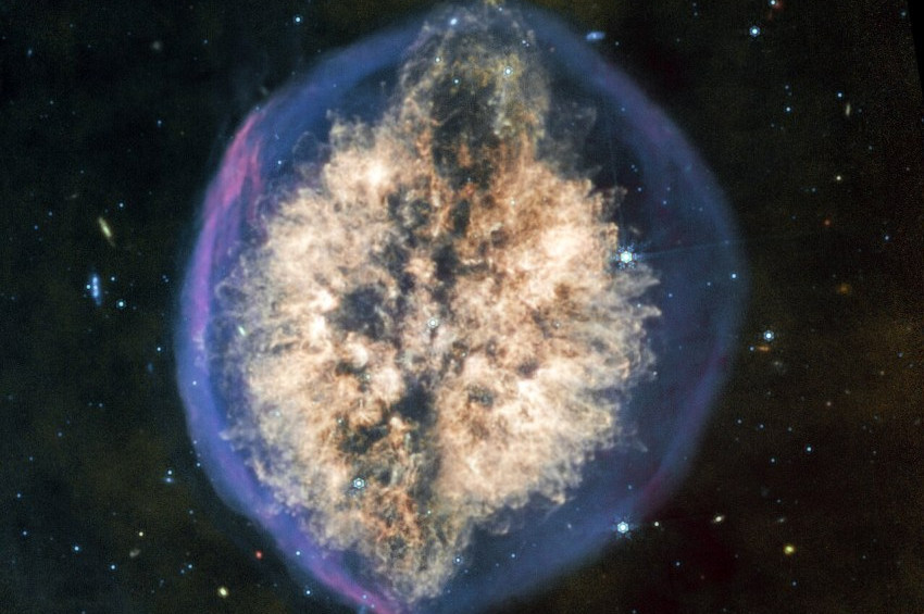 Kozmik beyin keşfedildi: Şeffaf Kafatası nebulası