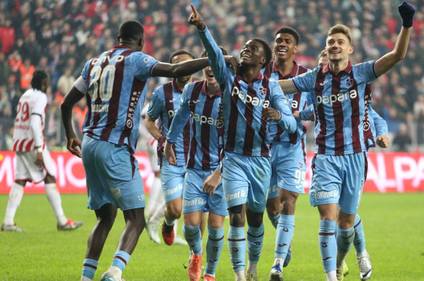 Karadeniz derbisinde Trabzonspor, Samsunsporu 3-0 yendi.