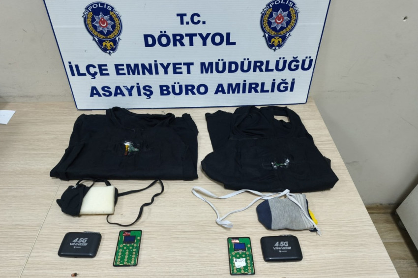 Ehliyet sınavına tam teçhizatlı kopya kıyafeti ile girerken yakalandılar