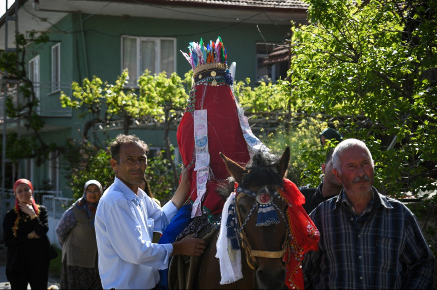 Sındırgının Allı Gelinleri asırlık geleneği yaşatıyor
