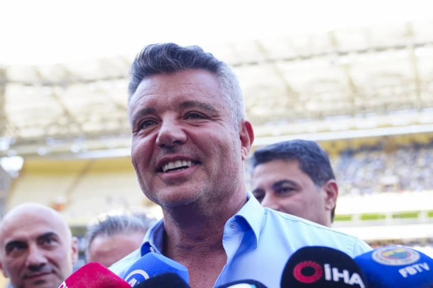 FB Başkanı Sadettin Saran, Fenerbahçe tribünleri ile vedalaştı